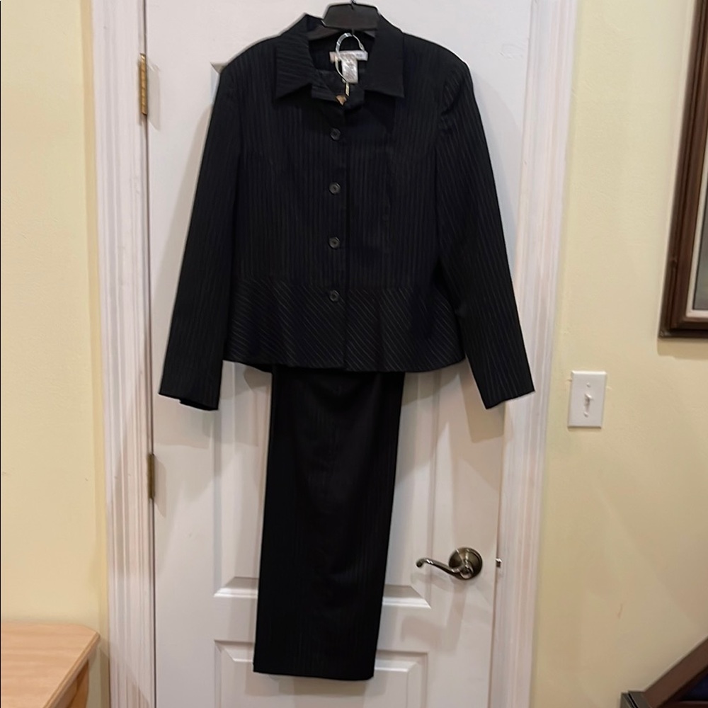 PURSUITS pantsuit, size 12, jacket fully lined, no pockets, pants not lined
